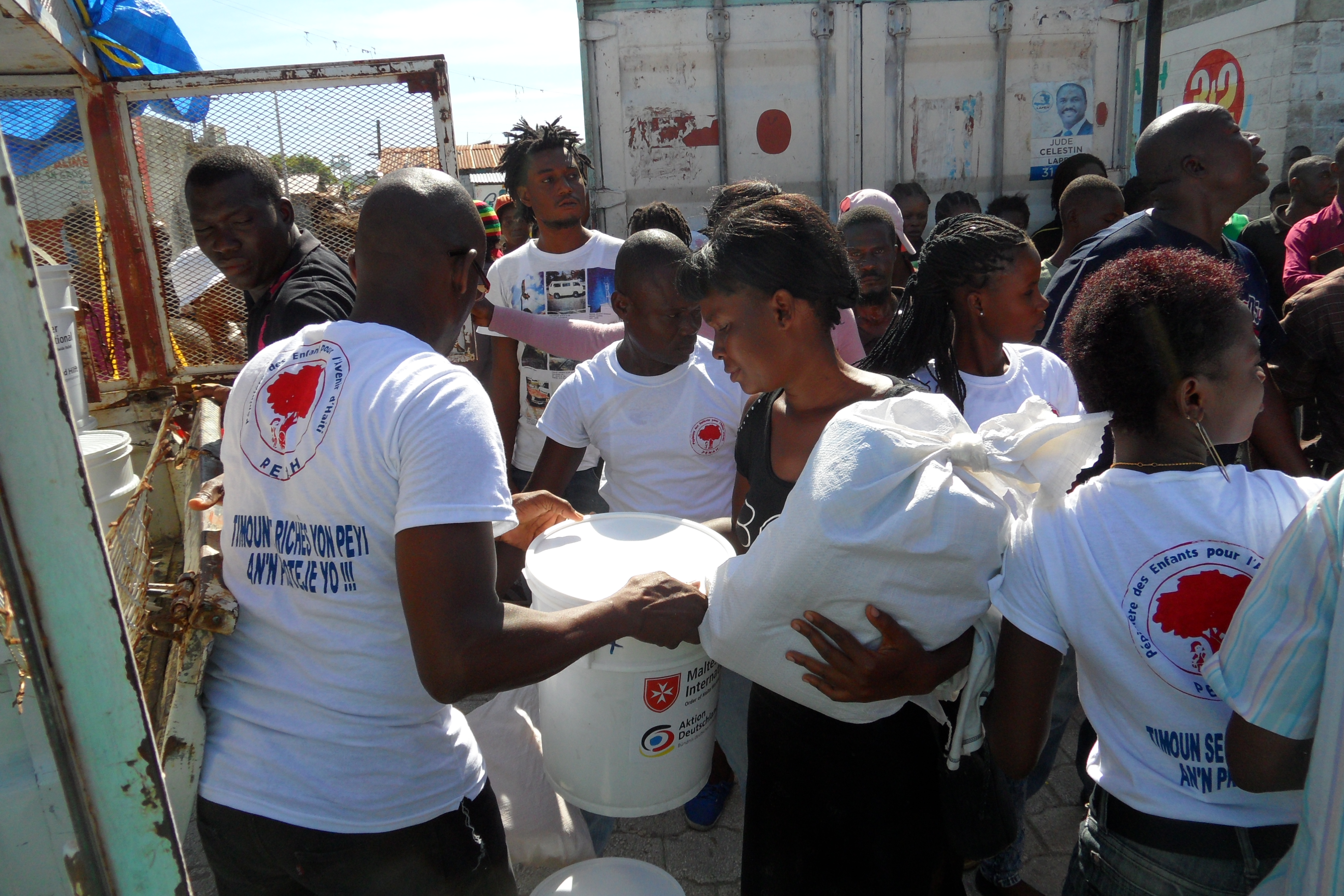 Die Mitarbeiter von Malteser International Verteilen Hygienekits an rund 1.200 Familien. Foto: Malteser International