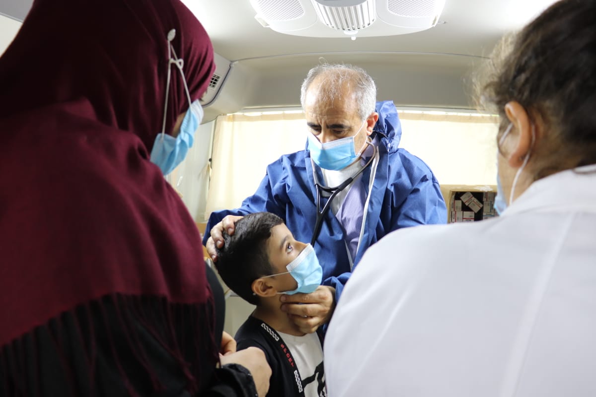 Medizinische Versorgung nach Explosion in Beirut in Klinikbus