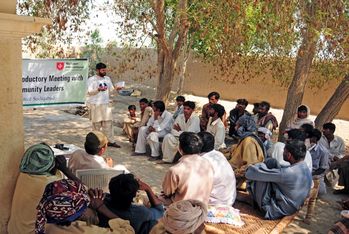 Health and hygiene promotion sessions are held in villages. (Photo: Jorge Scholz)