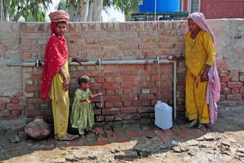 Malteser International maintains three drinking water purification units in Punjab. (Photo: Jorge Scholz)