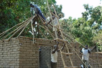 Dachrenovierungen im Südsudan